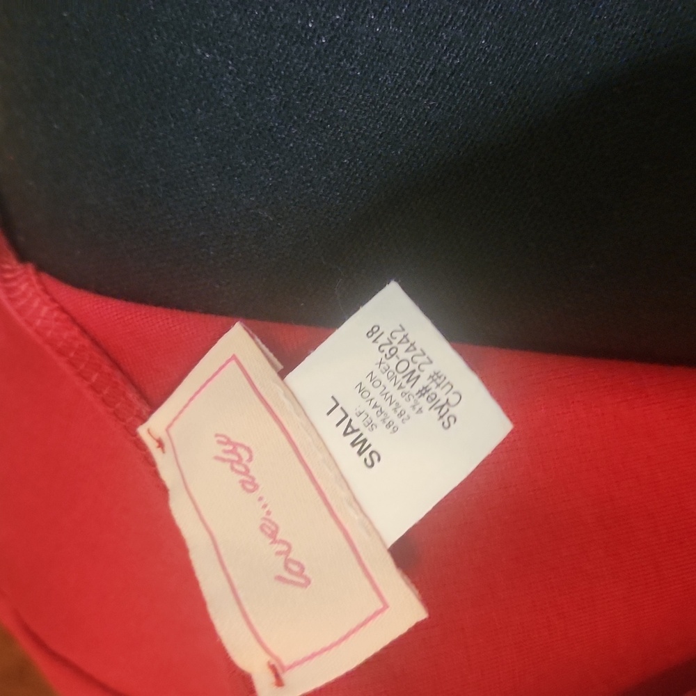 love.. ady red dress, size small - Picture 5 of 5